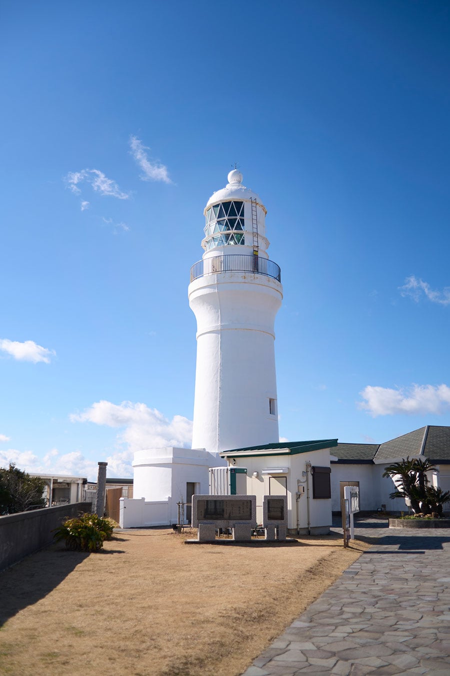 御前埼灯台は2021年に灯台と旧官舎が重要文化財となった。