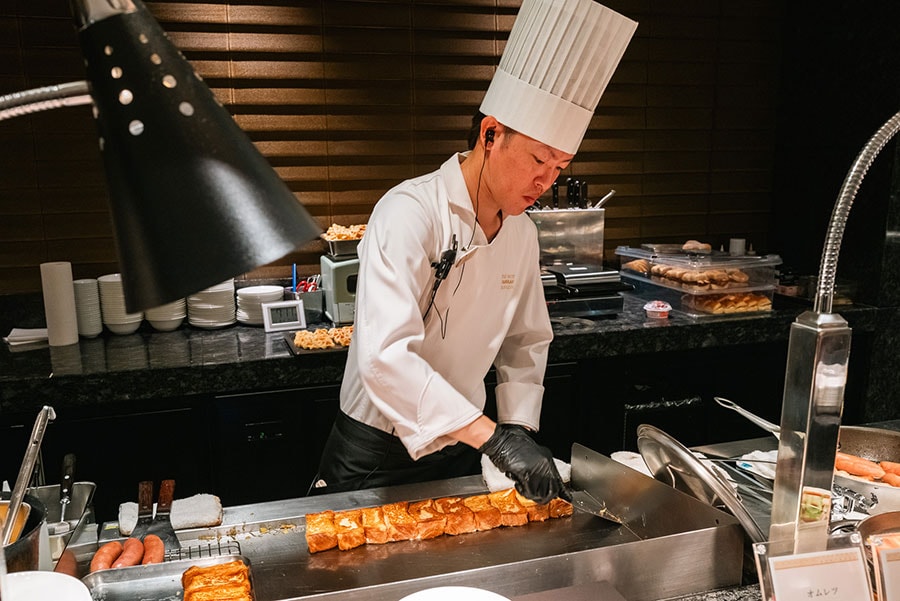 絶品のフレンチトーストは必食です。熱々をどうぞ！