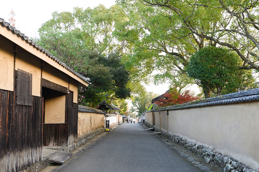 武家屋敷が並ぶ。