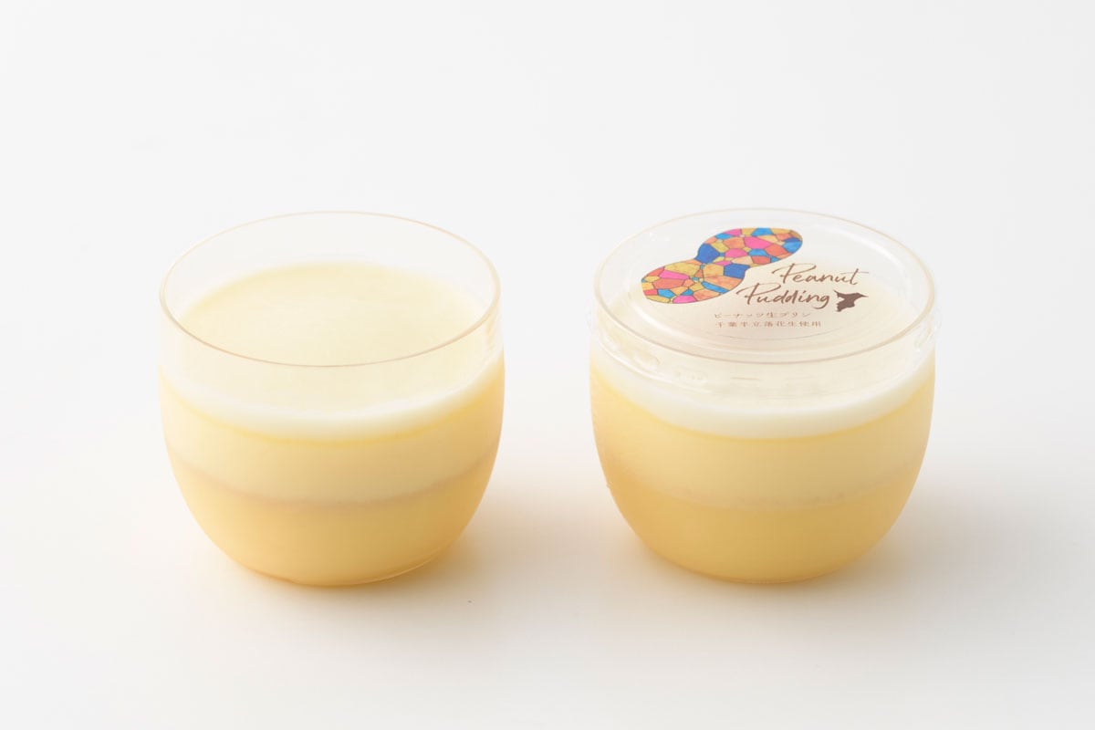 ピーナッツ生プリン 各570円。