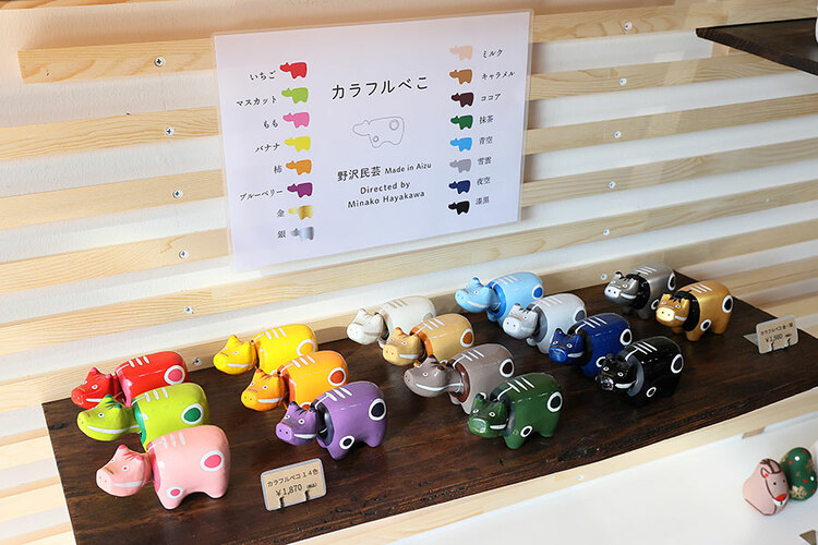 福島県の伝統工芸品】 ニューエイジの赤べこたちも？ 幸運を運ぶ牛「赤