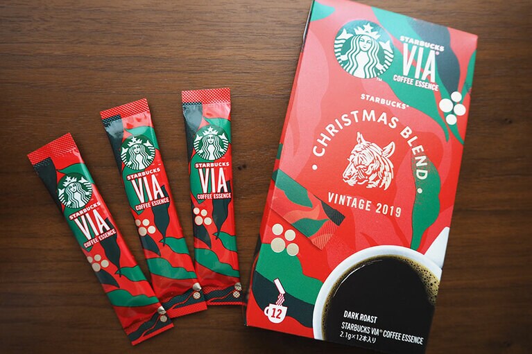 クリスマスブレンドは明るい印象のラテンアメリカ産コーヒーに、なめらかでまろやかなアジア/太平洋産コーヒーと希少なエイジドスマトラコーヒーをブレンド。