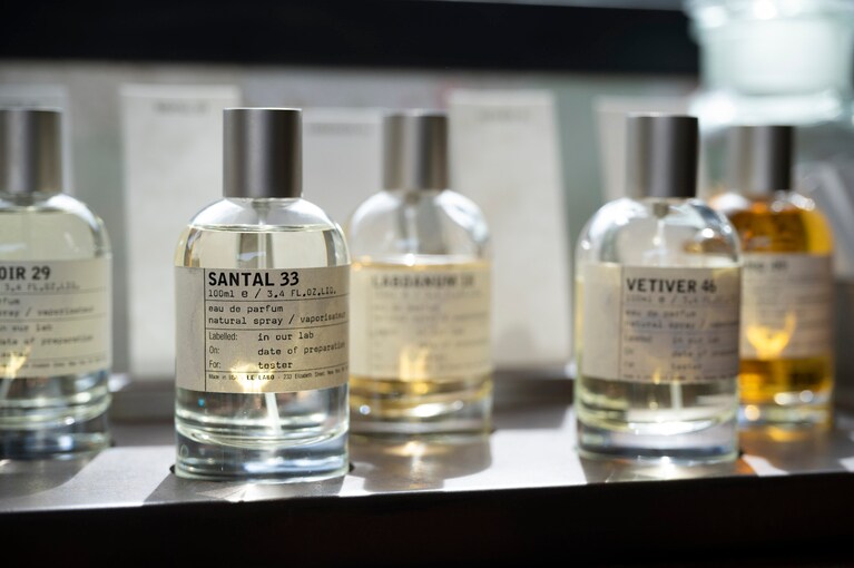 新緑に包まれながら香りと向き合う。移動する店舗ならではの「ル ラボ オン ウィールズ」を軽井沢で体験