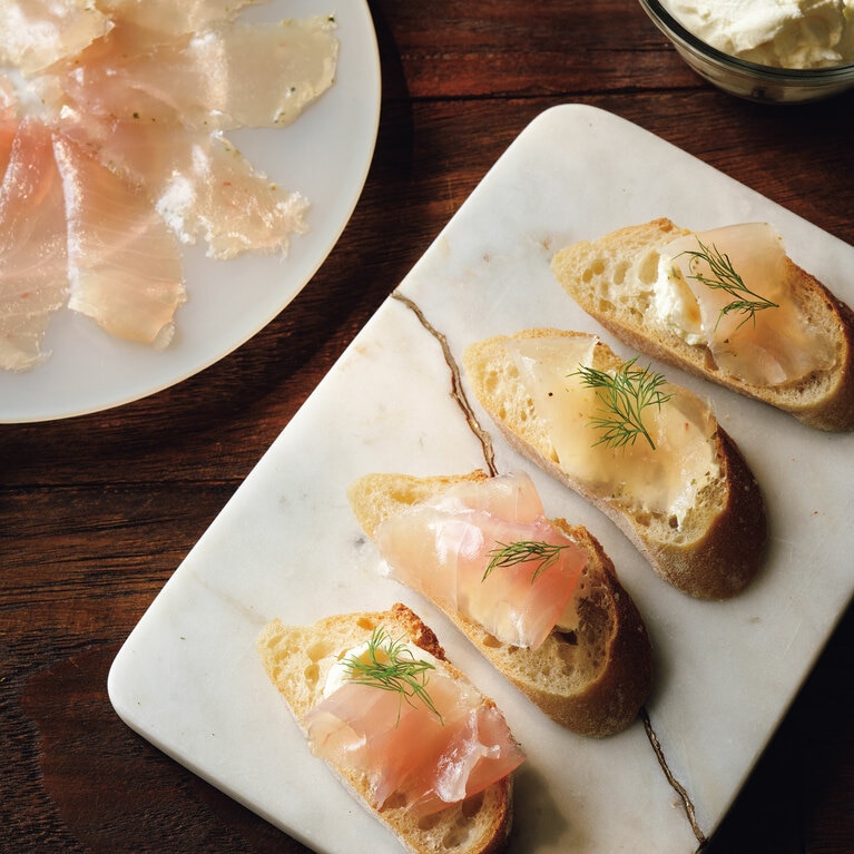 Petalo di mare～もちもちまぐろの生ハムセット～ プレーン30g×3パック、ハーブ30g×2パック 5,400円／木下水産物