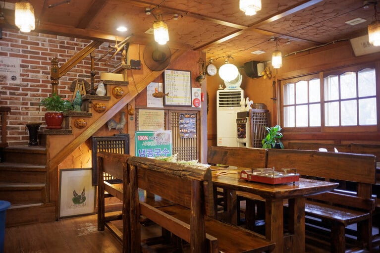 牧歌的な雰囲気の店内。