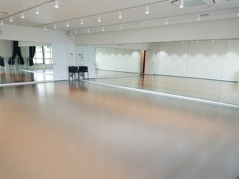 池袋スタジオ。豊島区の新しい施設の中にあってキレイでした。