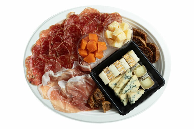 チーズ＆お肉プレート 約4人前 6,200円／ランマス 六本木ヒルズ店