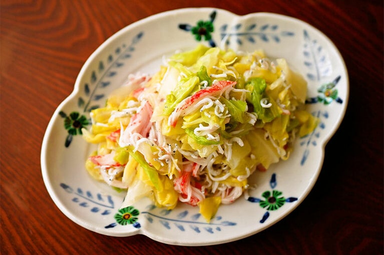 私が好きなアレンジは、レンチンした後、割いたカニカマを一緒に和えるというもの。少しマヨを加えて和えてもいいですね。そのままサンドイッチの具にしてもおいしい。