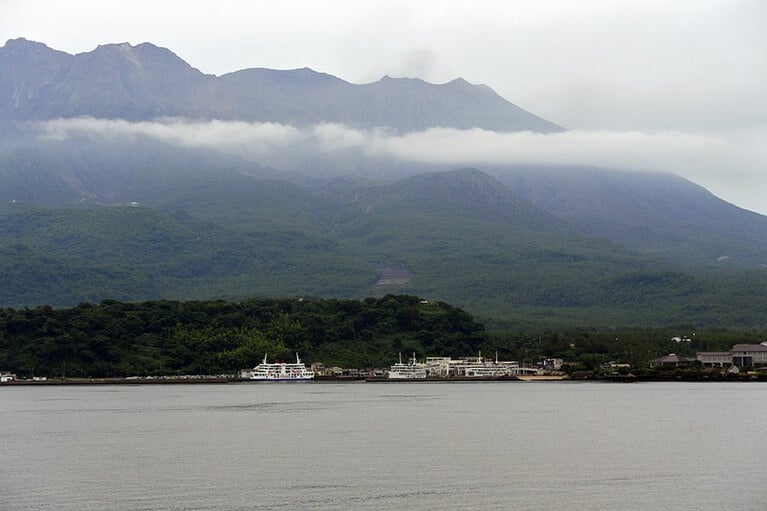 桜島フェリーから望む桜島。