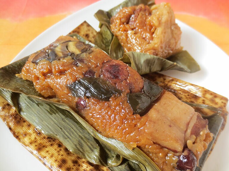 上「肉粽」280円、下「丹波黒豆八宝粽」1,100円。