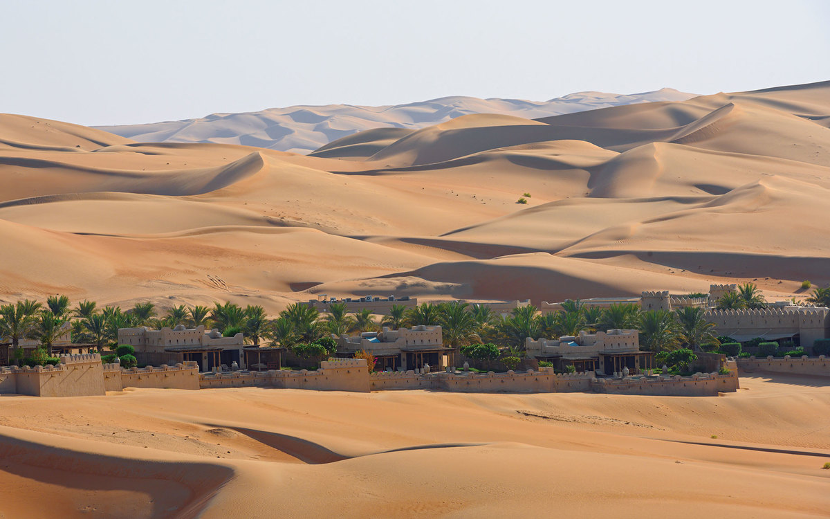 アラビア半島の砂漠に突如姿を現す 豪華リゾートは優美なオアシス アブ ダビで泊まりたい 珠玉のホテル