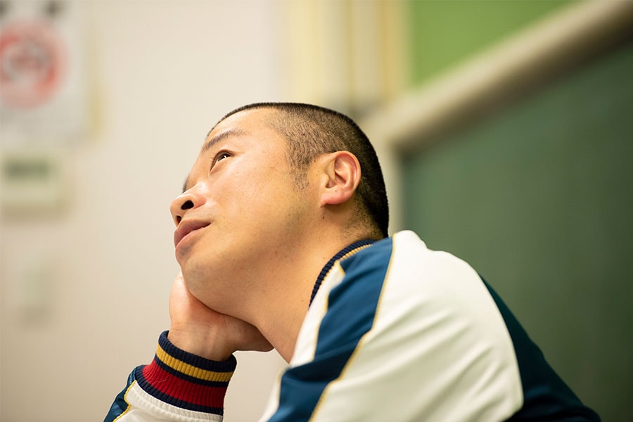 アキナ山名が語る“愛犬おまめとの日々” 「おまめは僕の子供であり、人生の先輩」 | お笑い芸人の“うちの子”紹介 | 写真 | 9枚目