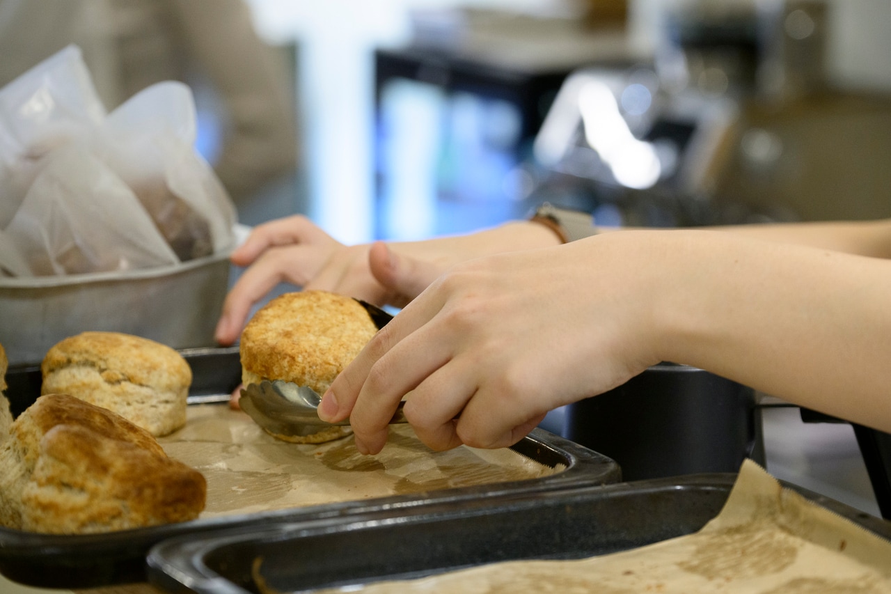 スコーンは卵を使わず、さっくりした口当たりがポイント。