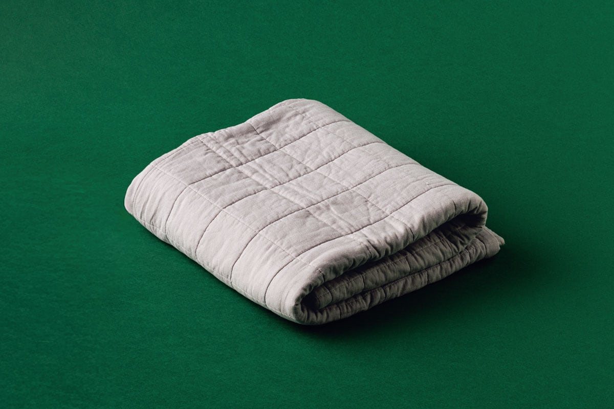 ブランケット ハーフ 約140×100cm 14,850円／ヤーンホーム