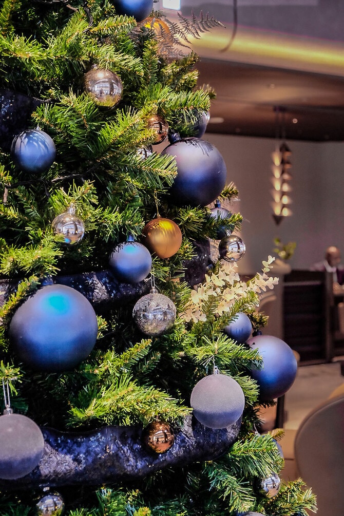 クリスマスツリー飾り 人工花 造花　12個 (ネイビーブルー) デュシタニ京都】 日本・京都とタイの文化が交わる ネイビーブルーに彩