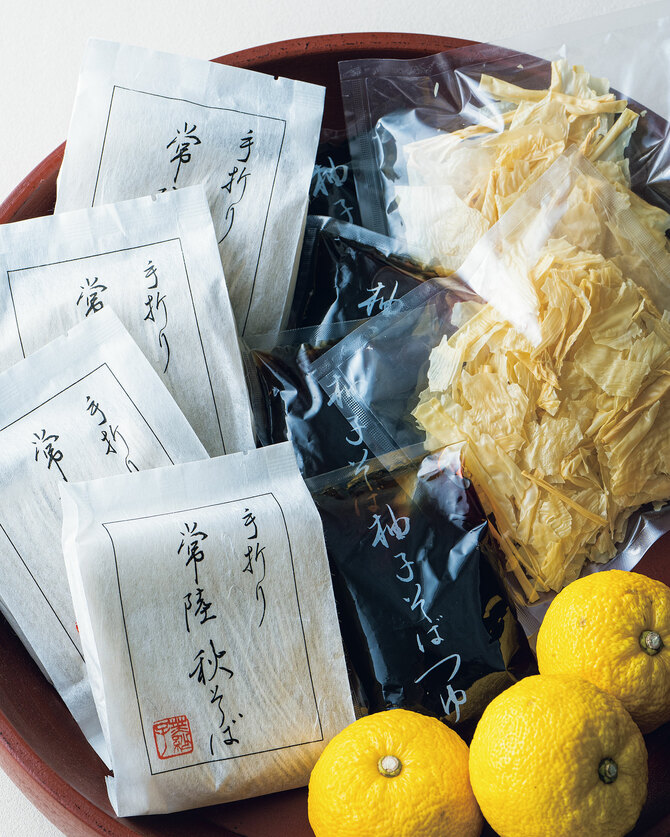 柚子そば【そば】80g×4、【つゆ】95ml×4、【乾燥湯葉】16g×2、【ゆず】3個のセット 3,996円／果生