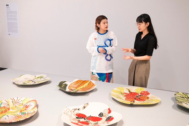 「その土地に生きた人々のささやかな歴史をこうして絵という形でアーカイブしていくということは素敵ですね」と升味さん。