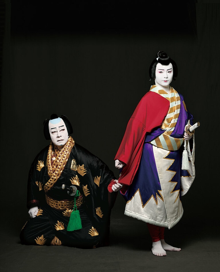 中村莟玉さんの改名披露公演となった、2019年11月歌舞伎座『鬼一法眼三略巻 菊畑』。(左より)奴智恵内実は吉岡鬼三太＝中村梅玉、奴虎蔵実は源牛若丸＝中村莟玉。©松竹