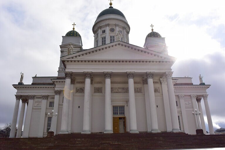 この街の中心にそびえるヘルシンキ大聖堂。