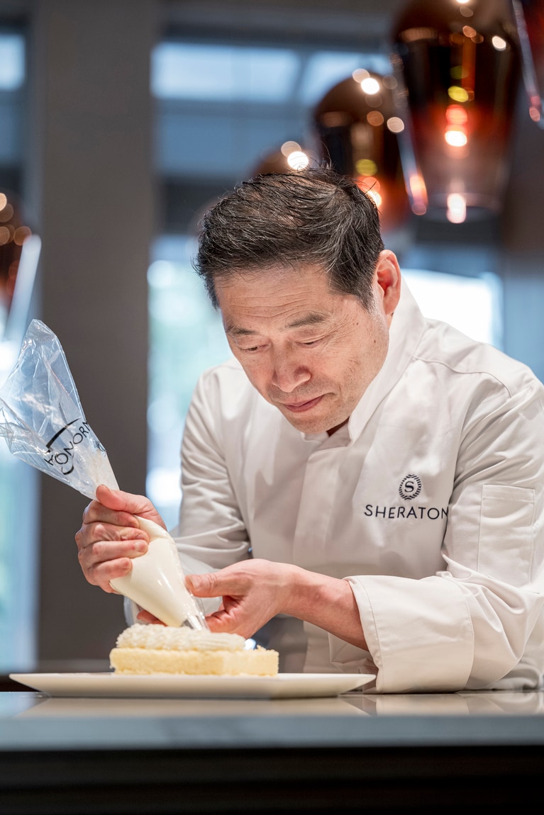 横浜ベイシェラトン ホテル＆タワーズの佐藤シェフ。