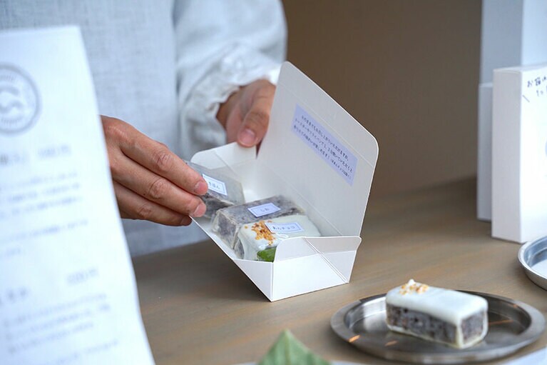 スティック状のきんつばは、箱に入れればちょっとした手土産にも。（写真提供：きんつば へい）