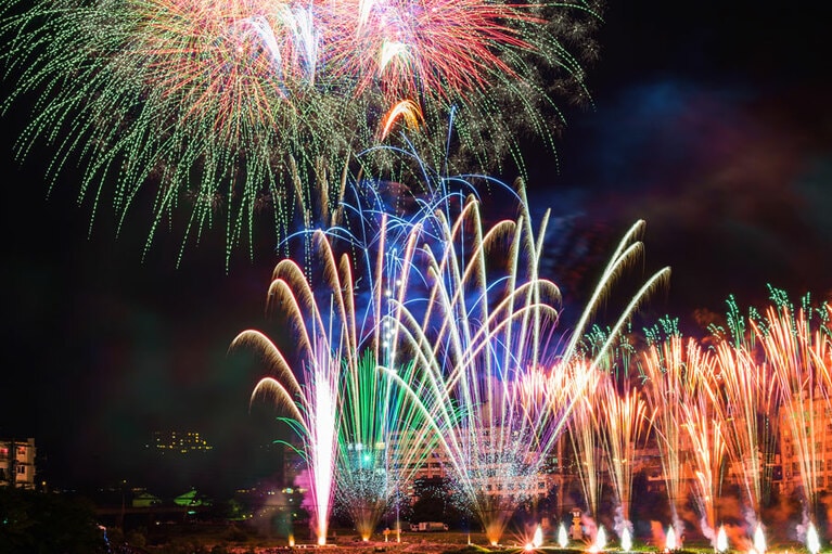 【岐阜県下呂市】下呂温泉花火ミュージカル夏公演。