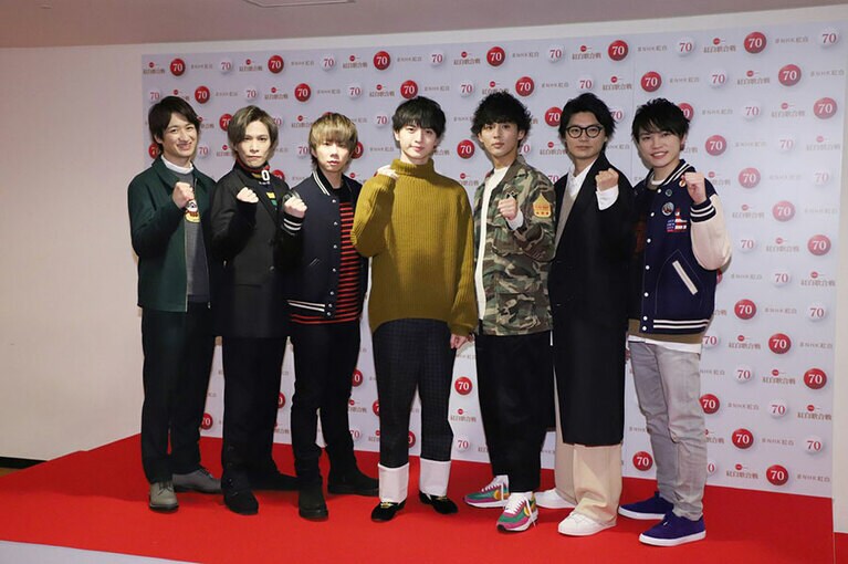 Kis-My-Ft2　左から宮田俊哉・千賀健永・北山宏光・横尾渉・玉森裕太・藤ヶ谷太輔・二階堂高嗣・横尾渉。