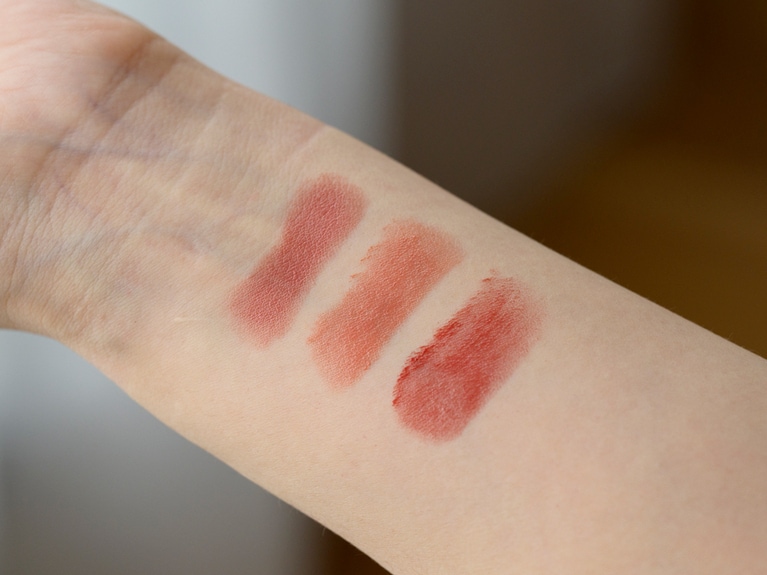 左から、上品なローズピンク「02G」、メインカラーのピンクベージュ「13G」、鮮やかなローズレッド「20G」。