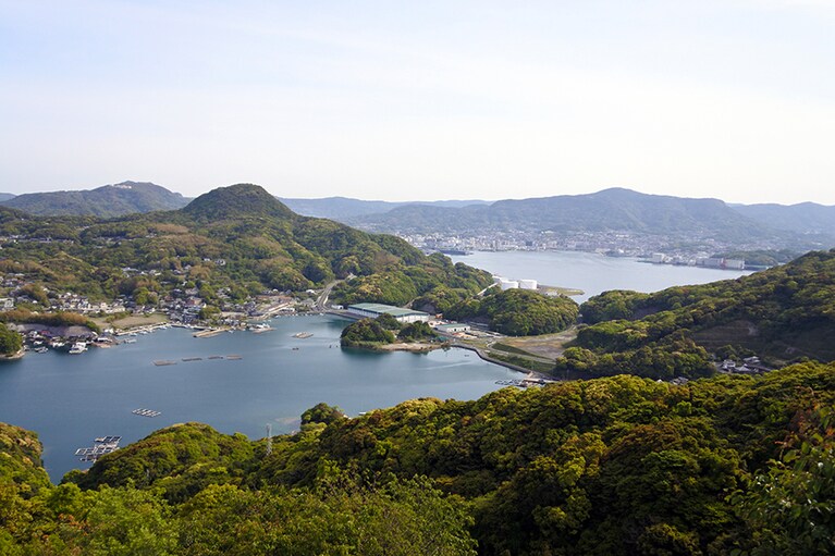 展海峰から。奥に見えるのが佐世保の港。