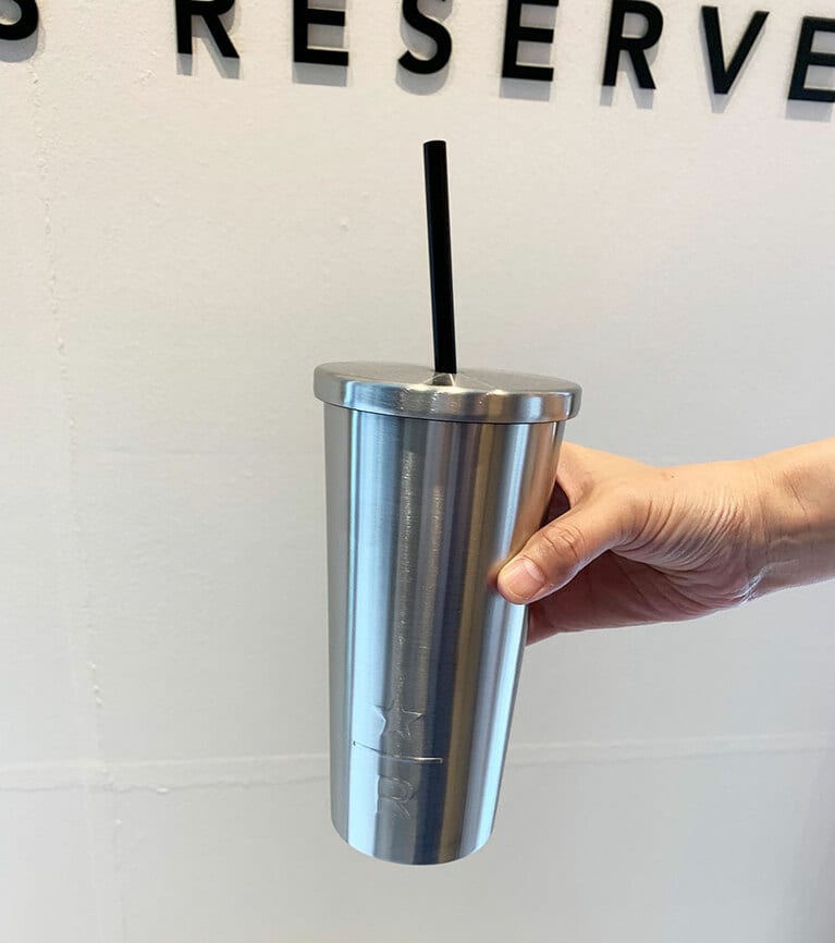 スターバックス リザーブ コールドカップタンブラー473ml。ブラック、シルバーの2色 3,800円。