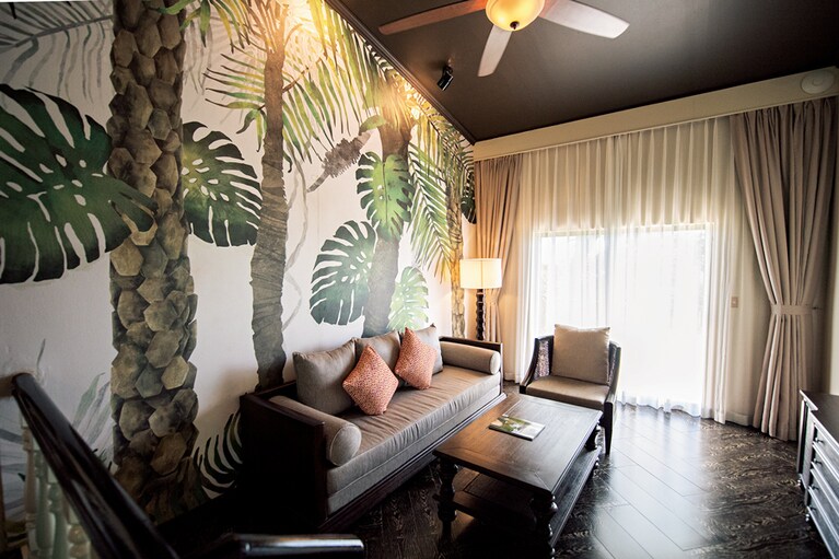 南国の自然を感じさせる内装やインテリアがウェルネスリゾートらしい“ツーベッドルームヴィラ”。