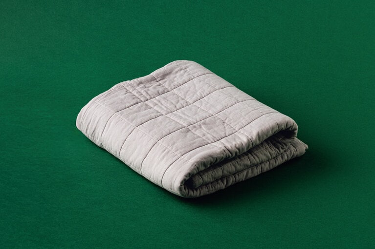 ブランケット ハーフ 約140×100cm 14,850円／ヤーンホーム