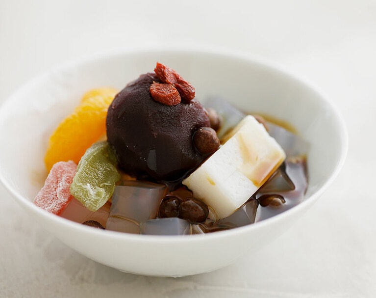 特製くず餅入あんみつ 1個 445円／船橋屋　※賞味・消費期限：冷蔵2日