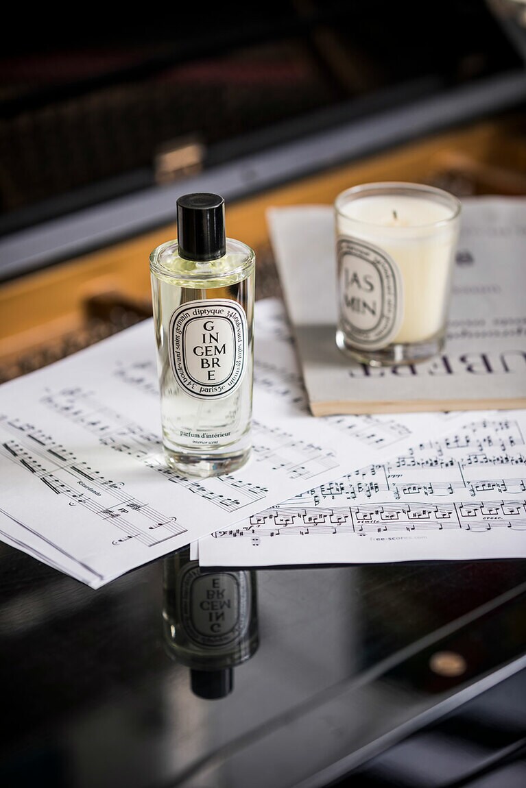 ルームスプレー 7,900円(写真左)。