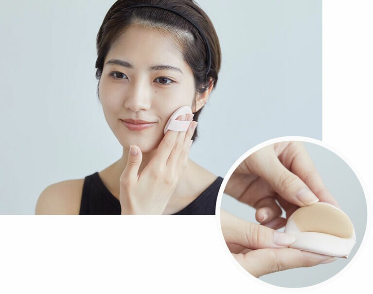 【STEP2】ツヤのあるクッションファンデーションを塗る。