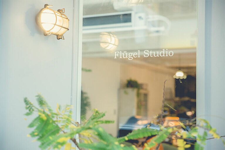 フルーツを使ったケーキに合うナチュラルインテリア。