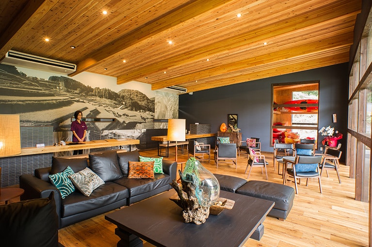 グランピングラウンジ全景。