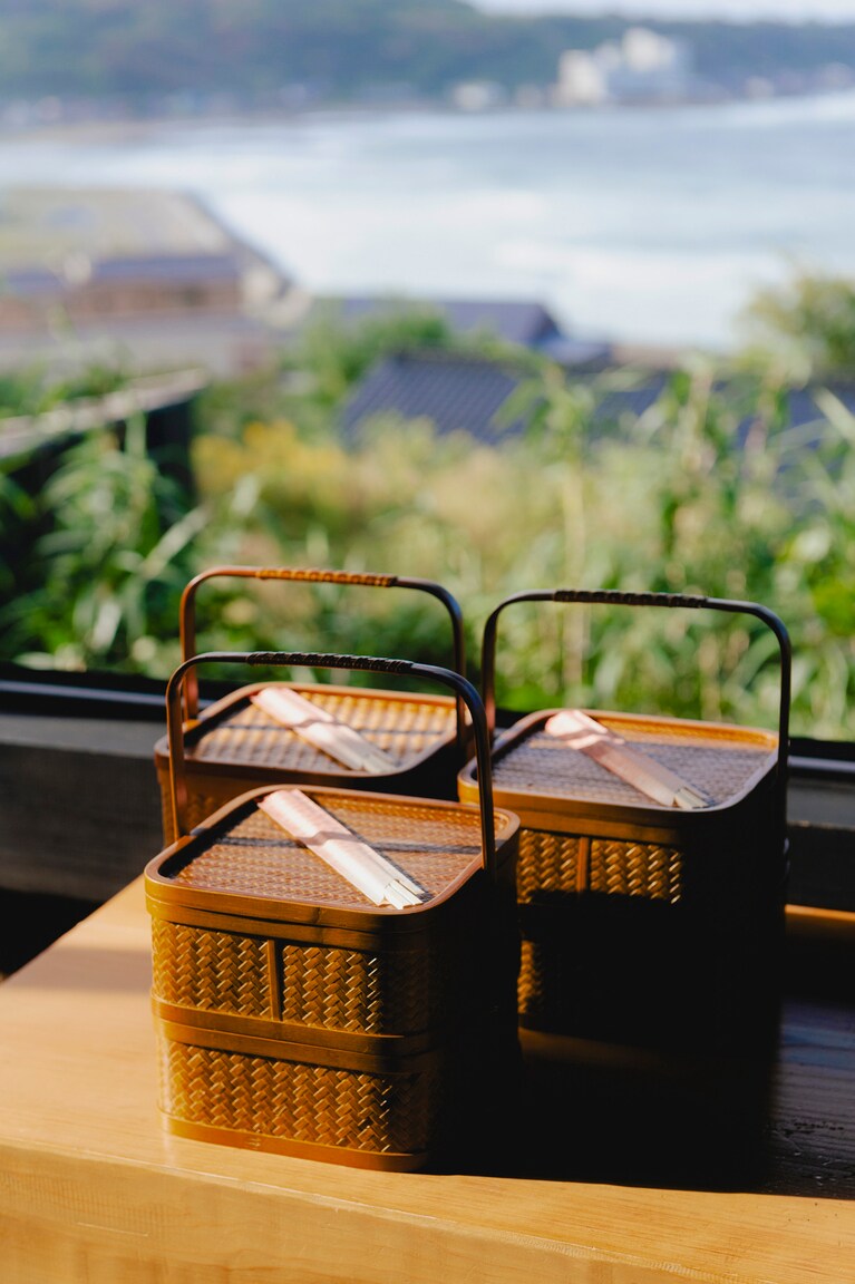 京町亭で景色を眺めながらの朝食は贅沢のひとこと。自室で朝食をいただくこともできる。