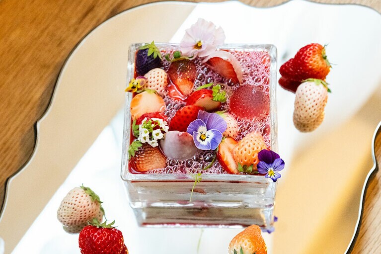 まさにイチゴのだまし絵。