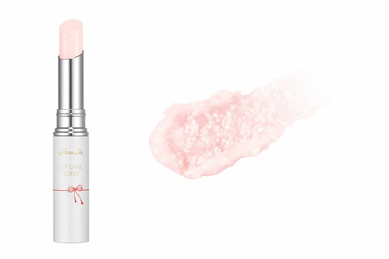 純白砂糖のスクラブ剤で古い角質をケアし、なめらかな唇に整える。保湿成分も約85％配合されているので、塗った後のしっとり感も高い。無香料。パラドゥ　リップケアスクラブ CL01 クリアピンク 990円／パラドゥ
