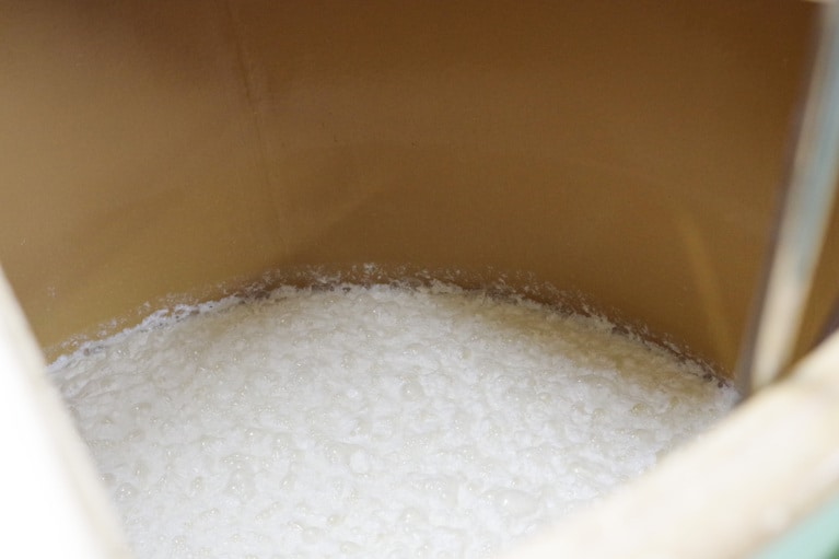 気温や湿度により発酵時間等の目安が設定されていても必ず目で見て確かめる。