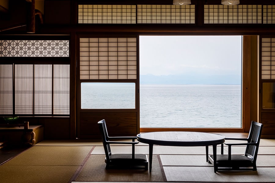 琵琶湖が一望できる2階の寝室。