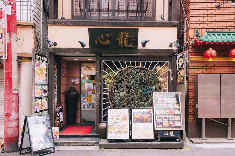 関帝廟近くの路地裏に佇む。