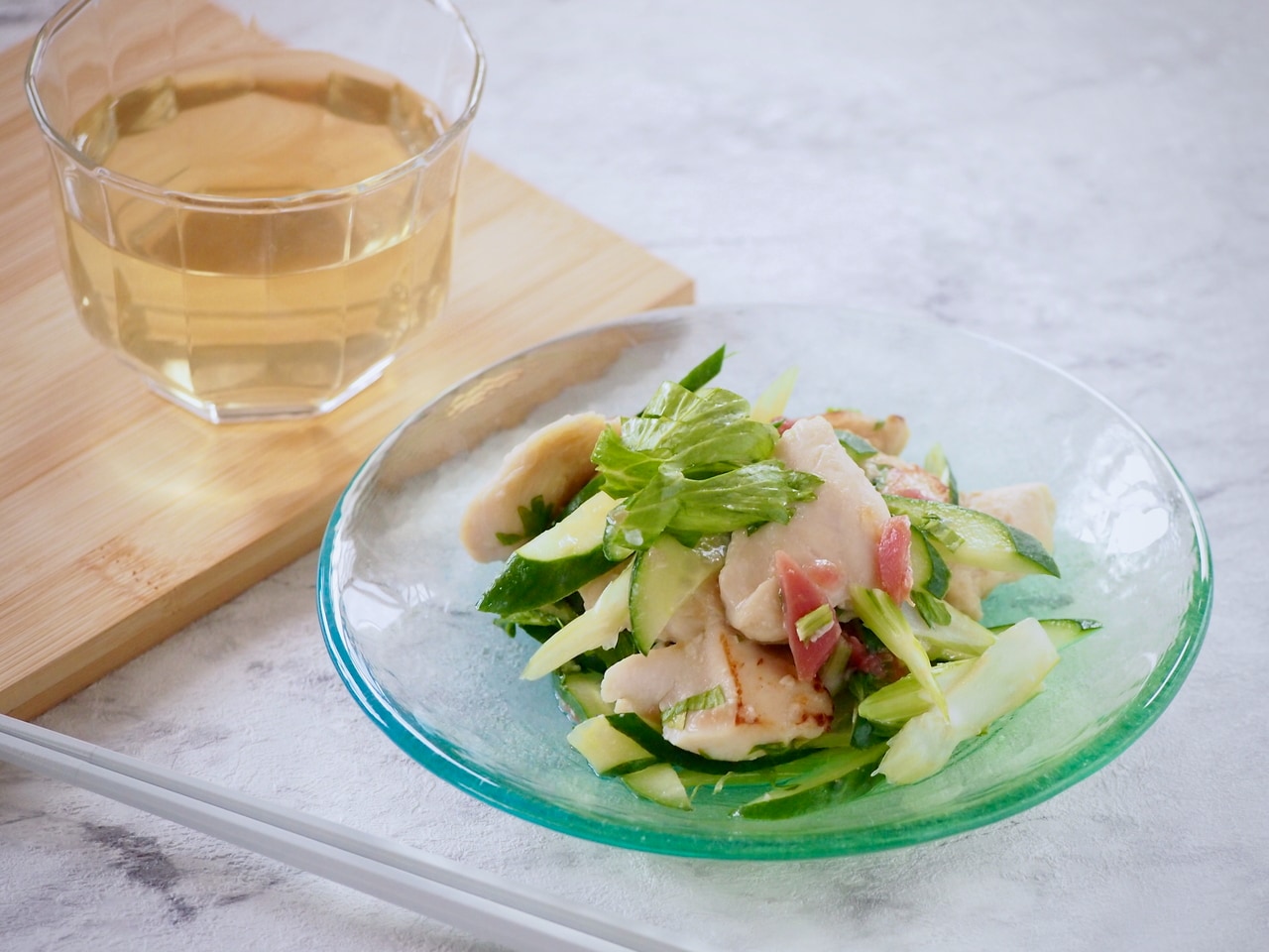 食欲がない時でも食べたくなるささみとセロリの塩麹炒め。