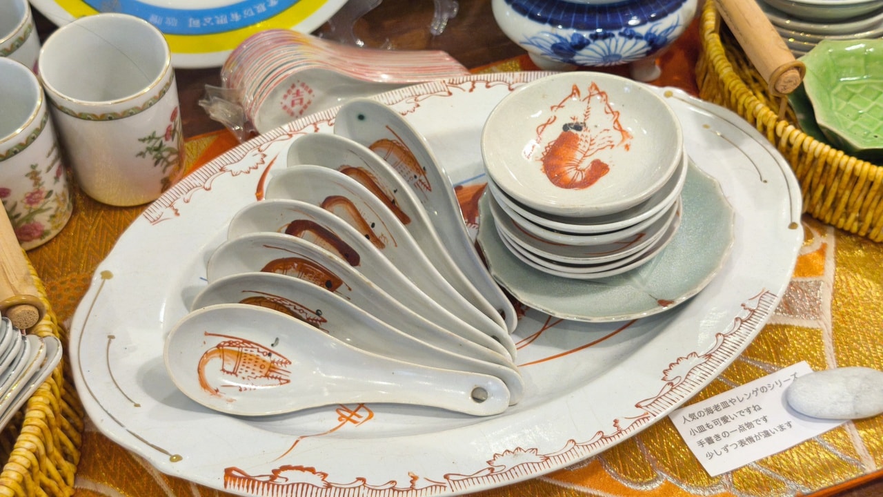 まとめ買いしたくなってしまうレンゲや豆皿。