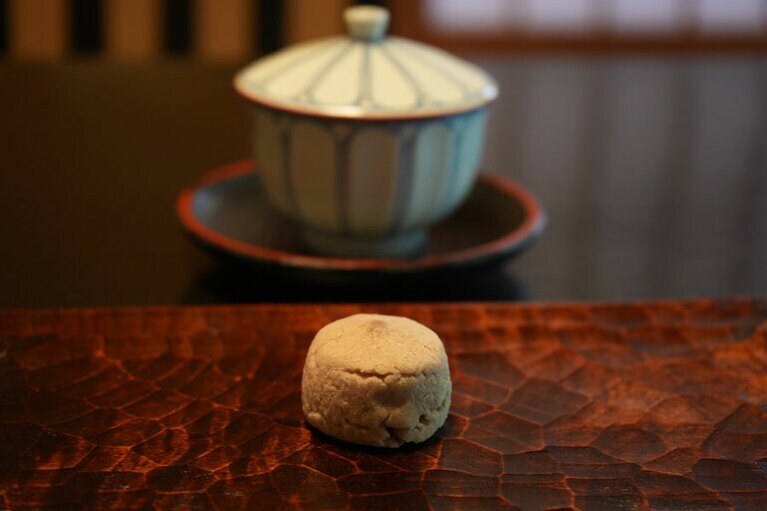 3代目館主と初代中村吉右衛門が親しく、孫にあたる2代目松本白鸚氏も幼少の頃、よく訪れたという。