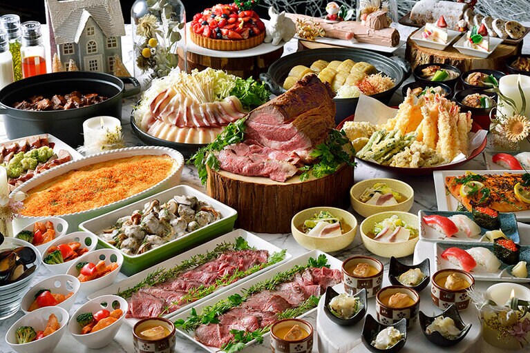 「イヤーエンドディナービュッフェ～森のオーロラと東京雲海～」のイメージ。［月～木曜］大人(13歳～)11,500円・小学生(6～12歳)4,800円・幼児(3～5歳)2,700円／［金・土・日］大人12,500円・小学生(6～12歳)5,200円・幼児(3～5歳)2,900円(すべて税・サ込)。※WEB予約の場合。