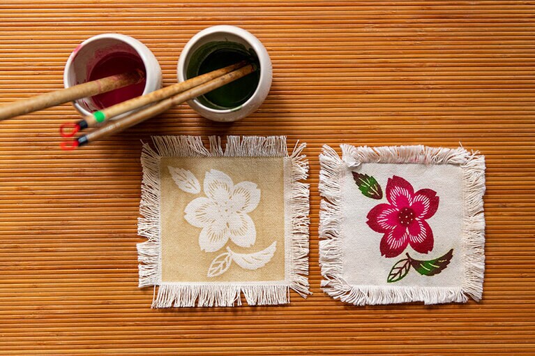 直接職人さんから学ぶ「びんがた体験」は、本物の沖縄に出会いたい人におすすめ。