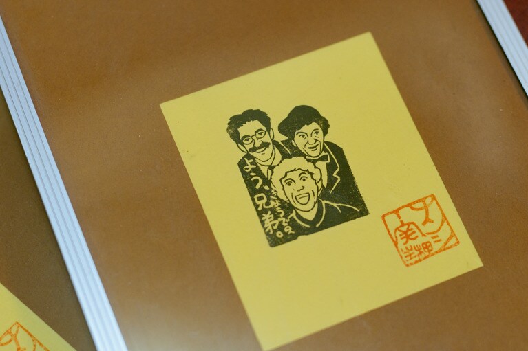 チコ、ハーポ、グルーチョのマルクス三兄弟。町山さんお気に入りの消しゴム版画のひとつ。