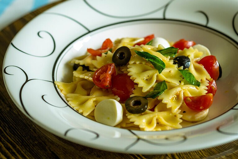 トマトとモッツアレラチーズの冷製パスタ。